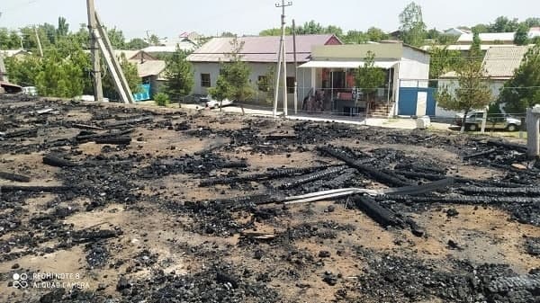 Samarqandda bir biriga tutash ikki uy yonib ketdi