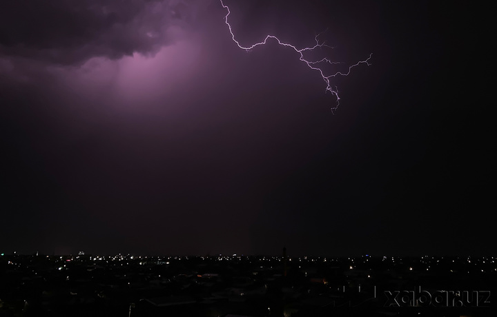 Из-за грозовых молний в аэропорту Ташкент несколько рейсов перенаправлены на запасные аэродромы