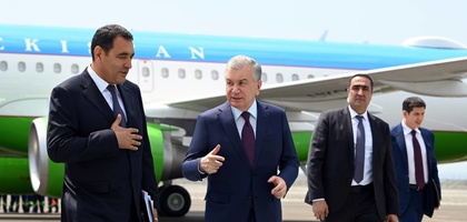 Президент начал поездку в Фергану с ознакомления с аэропортом Коканда