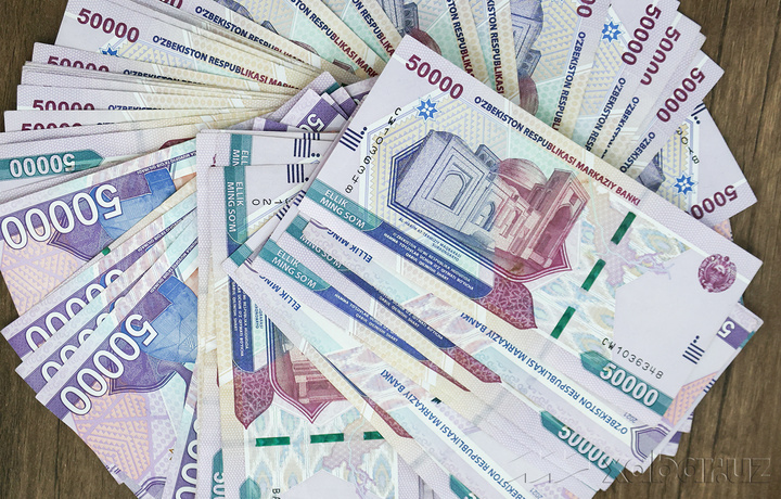 Аслида йўқ сохта пулни сотиш эвазига даромад топмоқчи бўлган ёшлар қўлга олинди