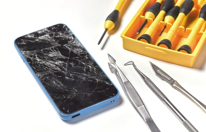 Apple осложнила замену экрана iPhone 13