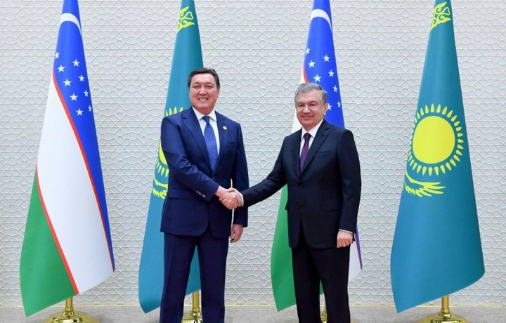 Шавкат Мирзиёев Асқар Маминни қабул қилди (фото)