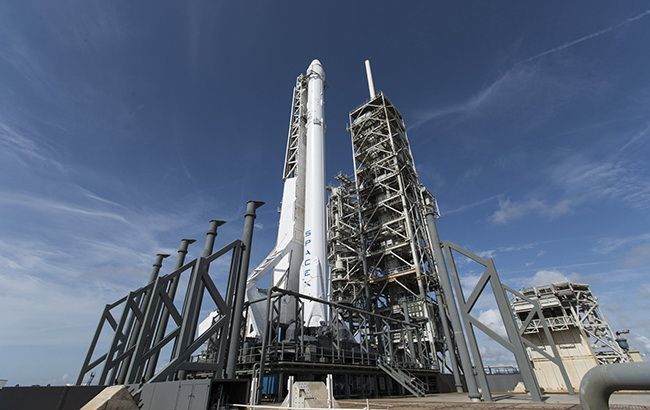 SpaceX снова отложила запуск Falcon 9 с 60 спутниками