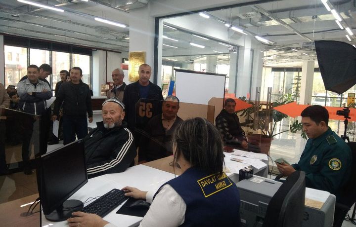 Соддалаштирилган тартибда ҳайдовчилик гувоҳномасини алмаштириш энди Фарғона шаҳрида ҳам амалга оширилади