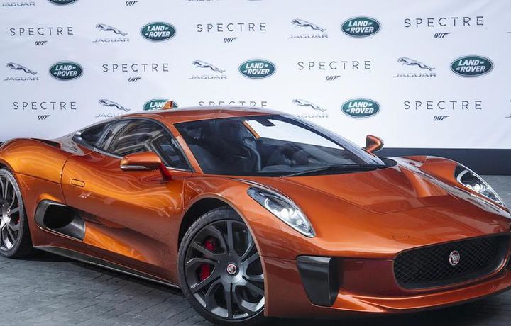 Jaguar Джеймса Бонда могут продать на аукционе