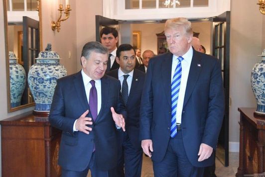 Давлатимиз раҳбари АҚШ президенти Дональд Трамп билан.