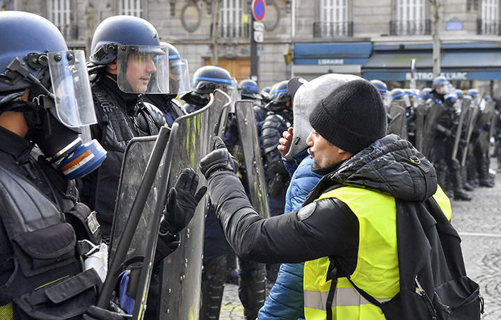 Во Франции из-за протестов мобилизованы тысячи полицейских