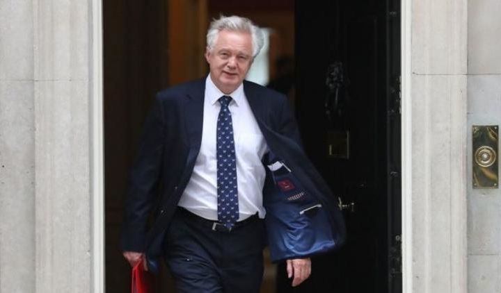 Вазир истеъфога чиқди — «Brexit»ни ким бошқаради?