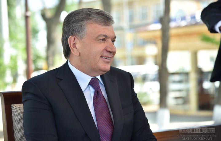 Шавкат Мирзиёев сирдарёлик ижодкорлар билан учрашди