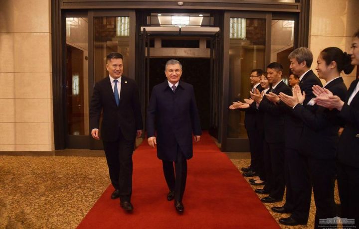 Shavkat Mirziyoyev Pekinga yetib bordi