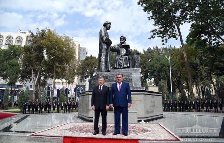 Душанбеда Навоий ва Жомий ҳайкали очилди