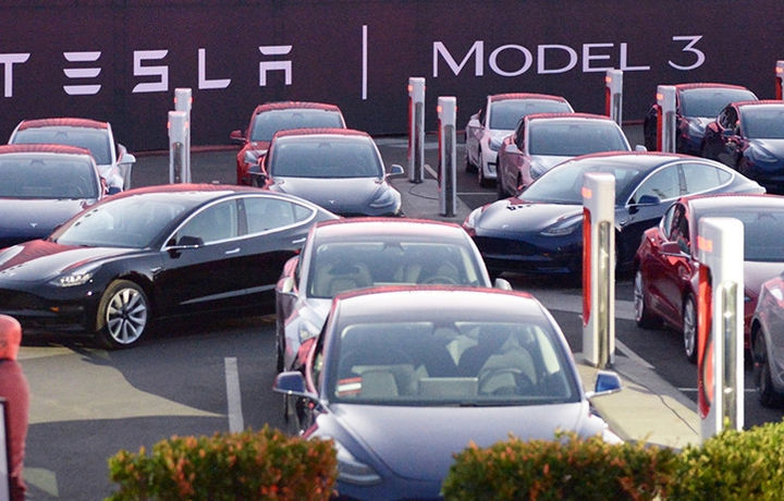 Tesla попала в логистический ад (фото)