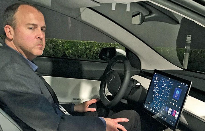 Бывший инженер Tesla вернулся в Apple