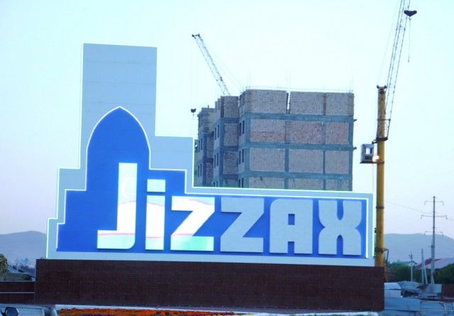 Jizzaxda ko‘pqavatli uylar qurilishida sifatsiz plita ishlatilmoqda
