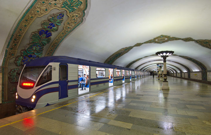 Тошкент метросида 58 яшар аёл темир йўл изларига йиқилиб тушди
