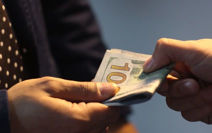 Farg‘onada maktab qozonxonasini 15 ming dollarga pullamoqchi bo‘lgan shaxs ushlandi