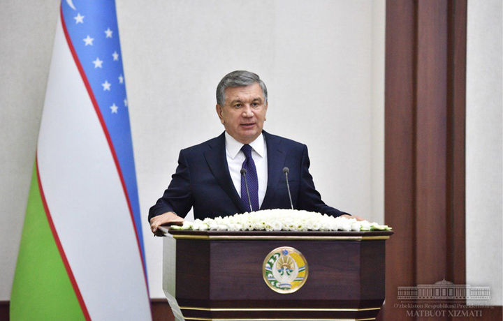 Шавкат Мирзиёев мутасадди раҳбарлар иштирокида йиғилиш ўтказмоқда