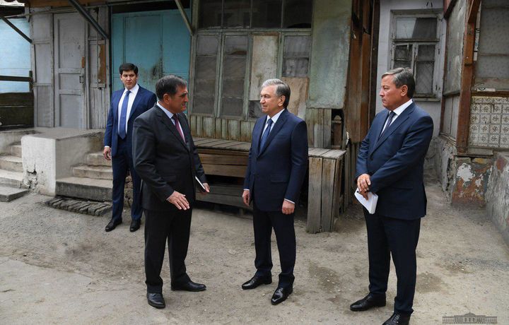 Шавкат Мирзиёев поручил создать достойные условия жителям ветхих домов