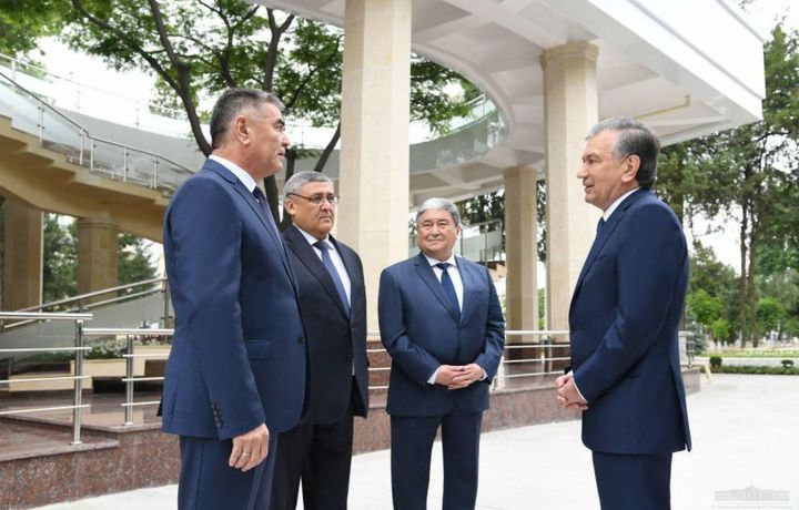 Президент фан номзодлари ва докторлари маошига устама ҳақи белгилашни таклиф қилди