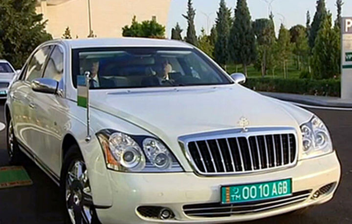 Туркманистон президенти маъмурияти нима учун 25 та «Maybach»ни сотувга қўйди?