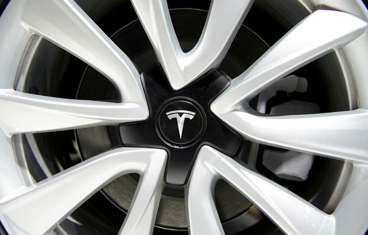 Xitoyda «Tesla» mashinasi o‘z-o‘zidan yonib ketdi (video)