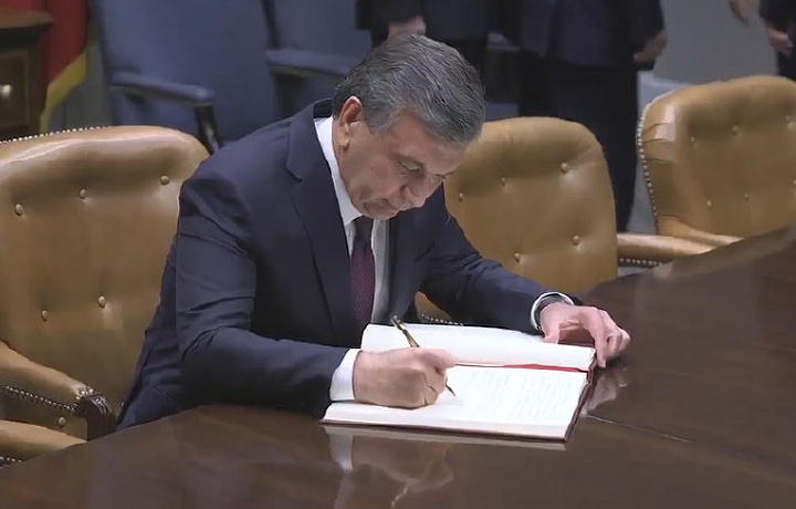 Shavkat Mirziyoyev va Donald Tramp uchrashuvidan eksklyuziv videolavha