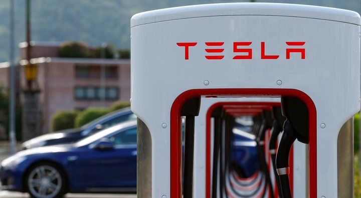 «Tesla» ва «Panasonic» ҳамкорлик қилади