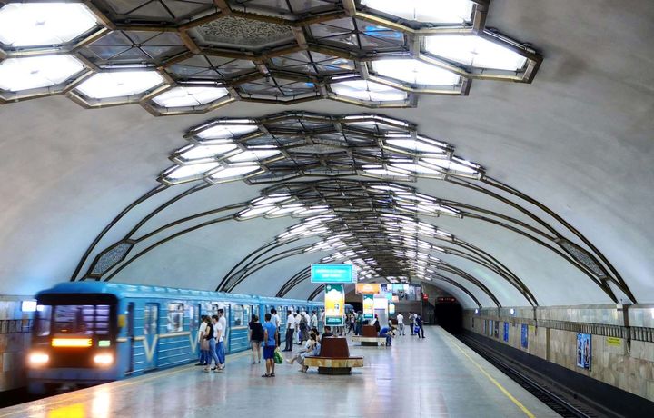 Metroda platforma chetiga temir to‘siq o‘rnatish taklif qilindi