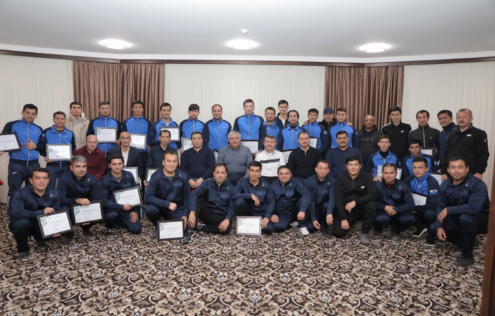Aloqachi futbolchilar «Oqtosh»da rag‘batlantirildi (foto)