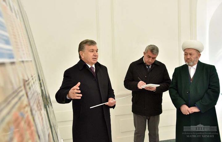 Президент «Етти пир» қадамжосининг қурилиш ишлари чуқур ўйланмаганини танқид қилди