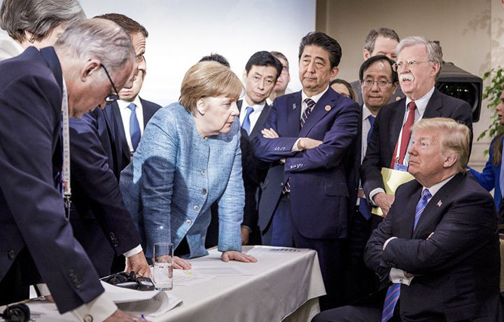 «Вместо тысячи слов»: соцсети обсуждают фото Меркель и Трампа с саммита G7
