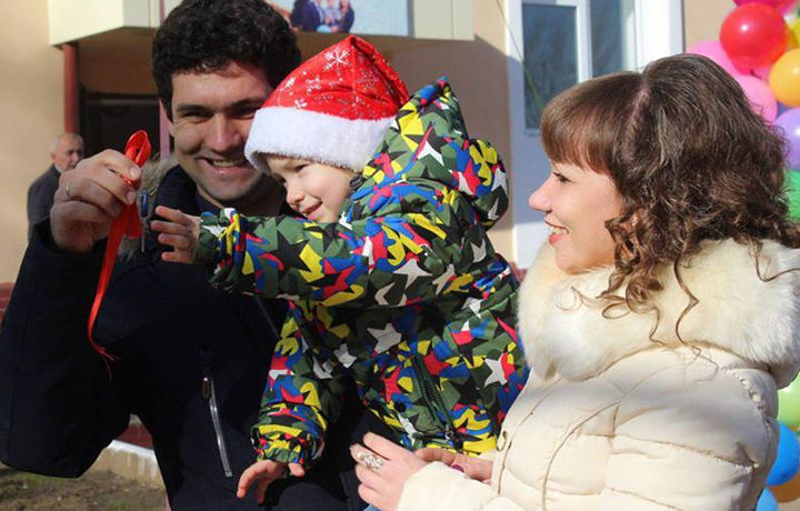 Навбат келди. Тошкентда ёш оилаларга «Ёшлар» уйлари топширилди
