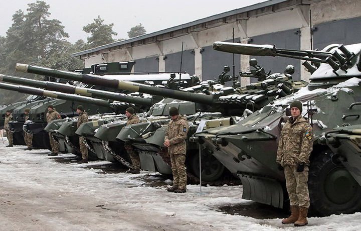 Военное положение введено в 10 областях Украины
