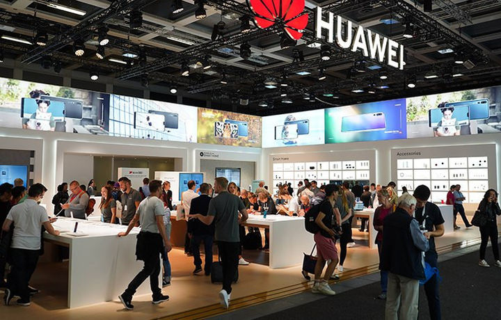 Япония отстраняет Huawei и ZTE от госзакупок