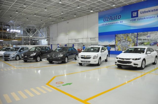 «Ўзавтосаноат» 32 та автосалондаги улушини сотувга қўйди