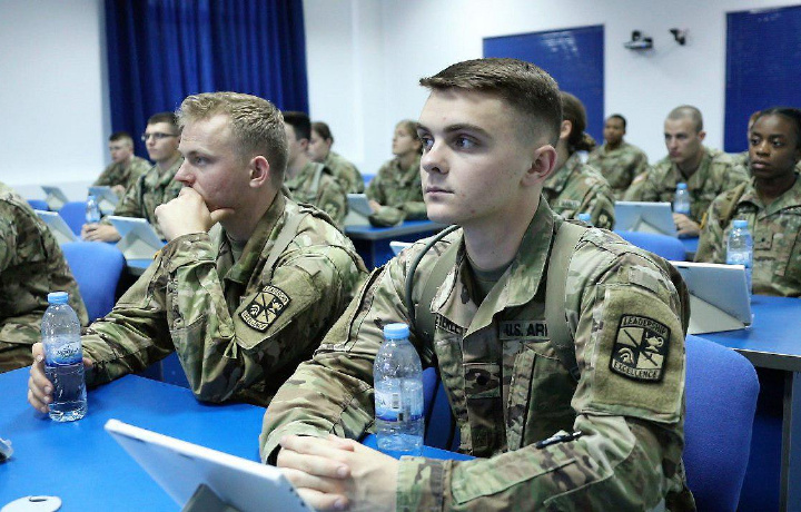 АҚШ кадетлари ўзбекистонлик ҳарбийлар билан тажриба алмашмоқда (фото)