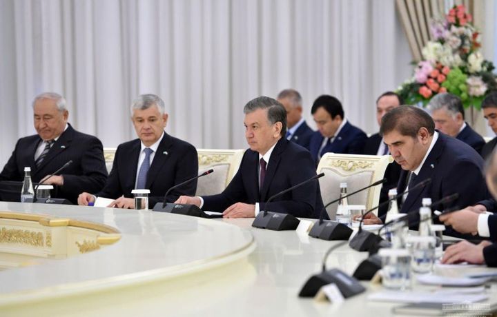 Шавкат Мирзиёев ва Қасим-Жомарт Тоқаев музокараларни кенгайтирилган таркибда давом эттирди