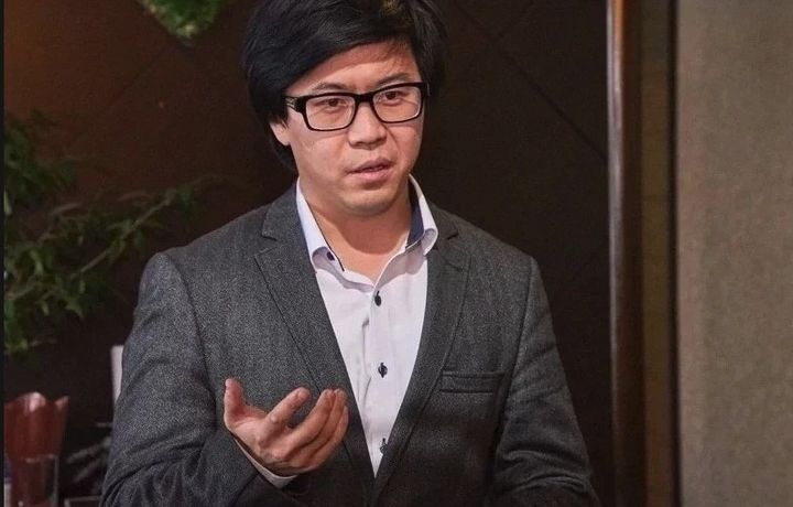 Ўзбекистонлик корейс қозоқларга қозоқ тилини ўргатяпти