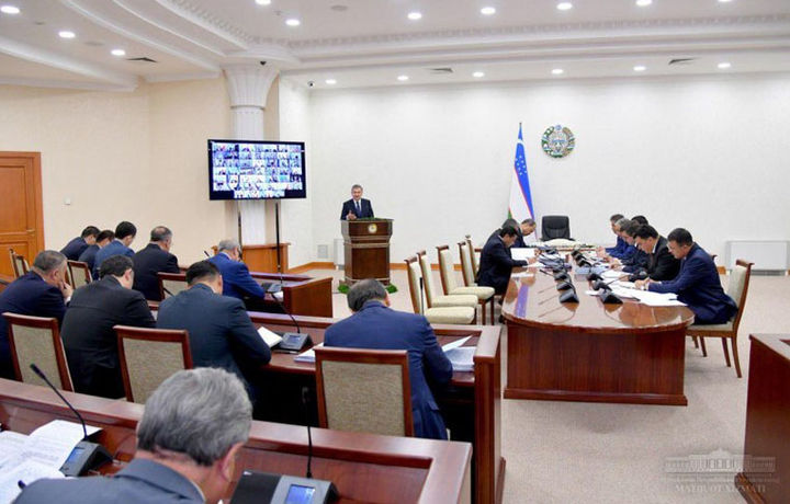 Шавкат Мирзиёев ҳокимларнинг хорижга шунчаки бориб келаётганини танқид қилди
