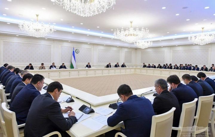Президент экспорт ҳажмини ошириш бўйича видеоселектор ўтказди