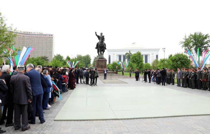 Ўзбекистонда Амир Темур таваллудининг 683 йиллиги кенг нишонланмоқда (фото)