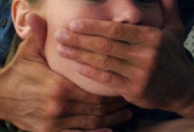Жиззахда 18 яшар қизни зўрламоқчи бўлган фермер қўлга олинди