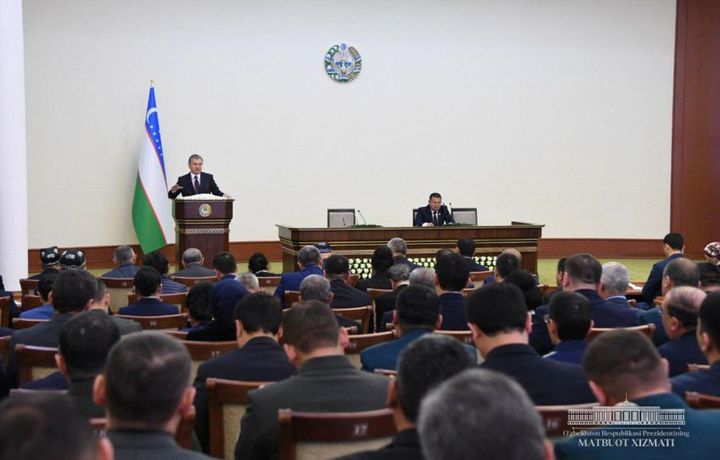 На внеочередной сессии Хорезмского Кенгаша народных депутатов рассматривается вопрос о назначении хокима области