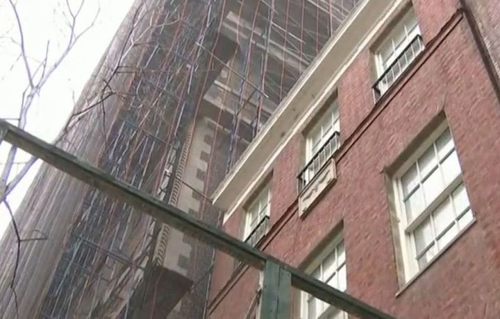 В Нью-Йорке уборщица три дня провела в заблокированном лифте (видео)