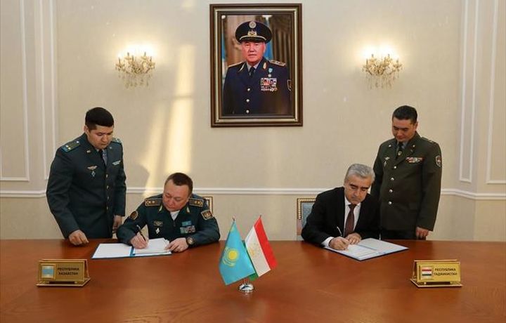 Казахстан окажет военно-техническую помощь Таджикистану