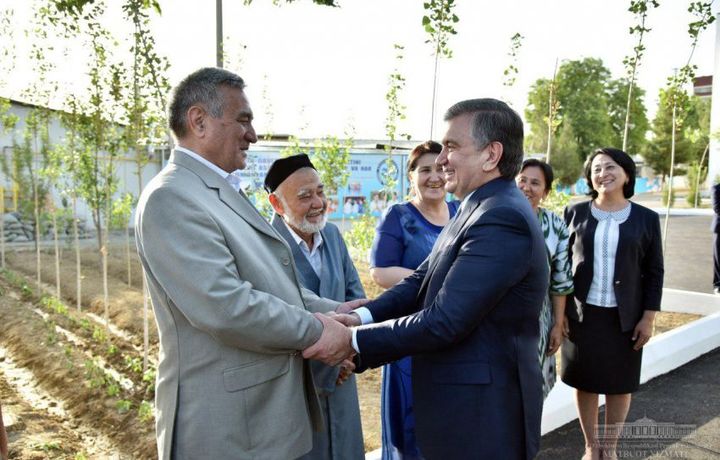Президент маҳалла фаоллари билан мулоқот қилди
