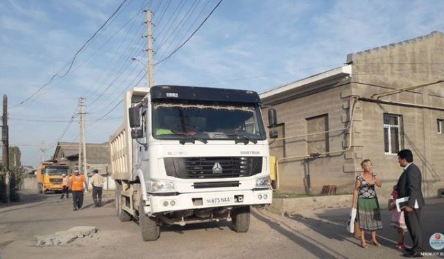 Бектемирда депутат ташаббуси билан йўллар ҳолати яхшиланмоқда