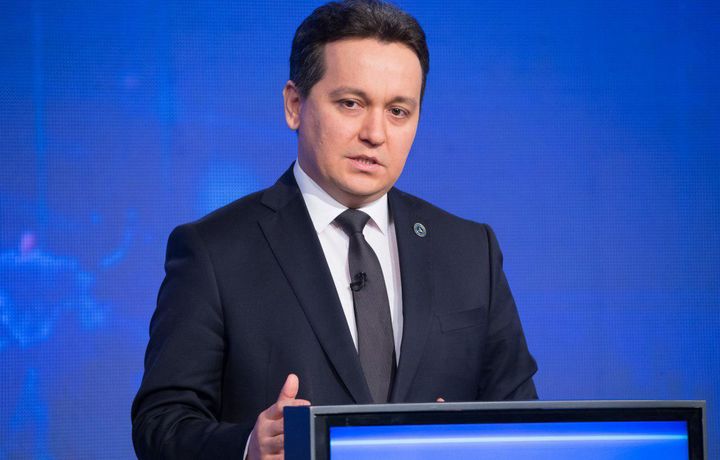 Вазир газеталар обунаси тушиб кетишида айби борлигини рад этди