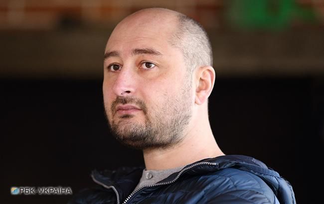 Саҳналаштирилган «қотиллик». Рус журналисти тирик бўлиб чиқди