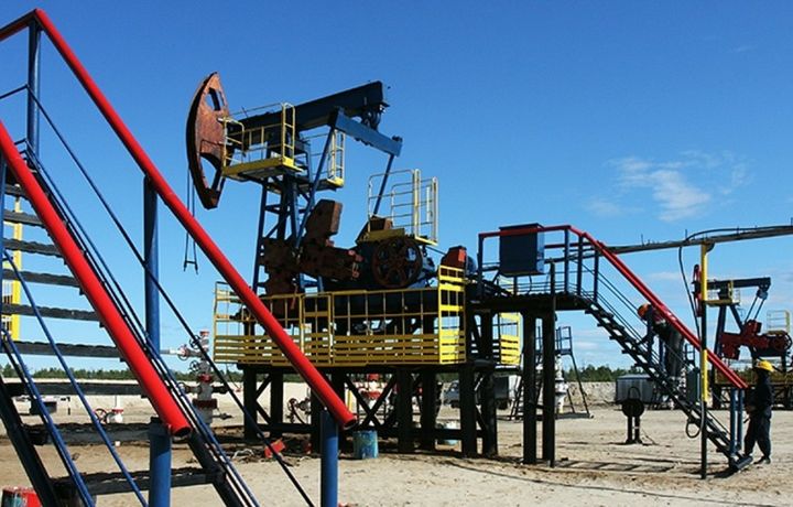Нефть дорожает на данных о запасах в США